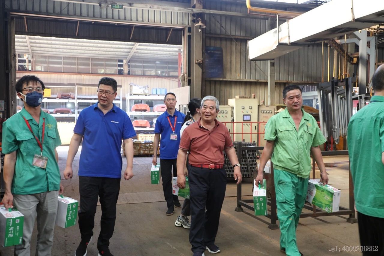 公司领导深入一线慰问员工，传递温暖关怀